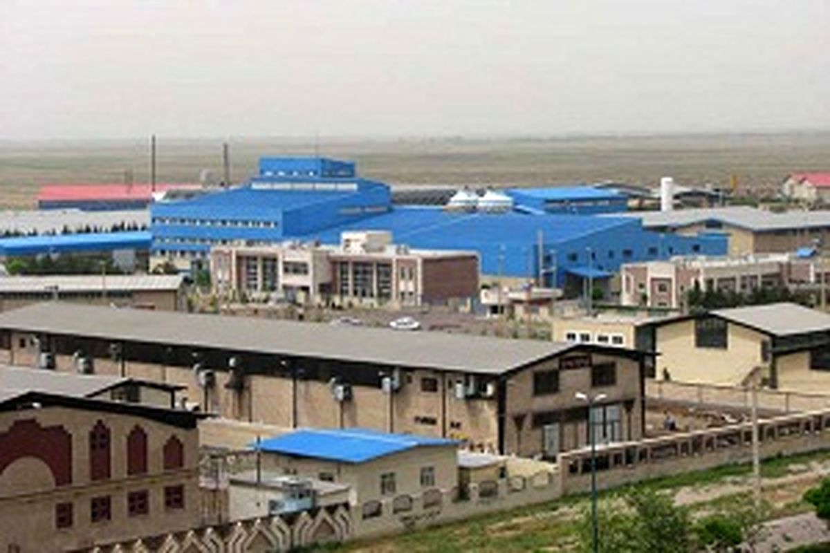 استان مرکزی در مسیر توسعه پایدار کشور پیشتاز است / رتبه نخست استان در نهضت ملی توسعه نیروگاه‌های خورشیدی