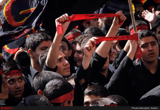تجمع بزرگ نوجوانان عاشورایی در میدان امام حسین