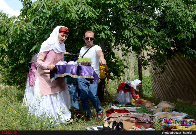 مراسم عیدی بران (بردن هدیه برای نوعروس) در روستاهای گیلان‎