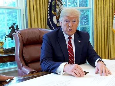 ترامپ رئیس کارکنان کاخ سفید را به دلیل سرفه بیرون کرد+ ویدئو