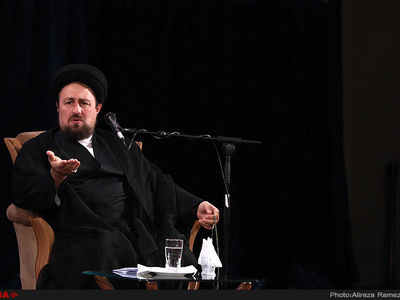 هنر امام ایجاد سمفونی در یک جامعه به‌هم ریخته بود/ افکار بسته‌ای که توان سازگاری با دنیای معاصر را ندارد، هیچ دخالتی در پیدایش انقلاب نداشته‌اند/متحجران دزدانه بر سر خوان انقلاب نشسته‌اند