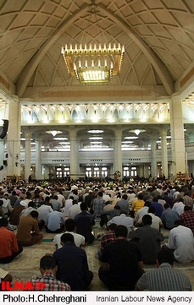 جزء خوانی قرآن کریم با حضورمردم قم در حرم حضرت فاطمه معصومه(س)