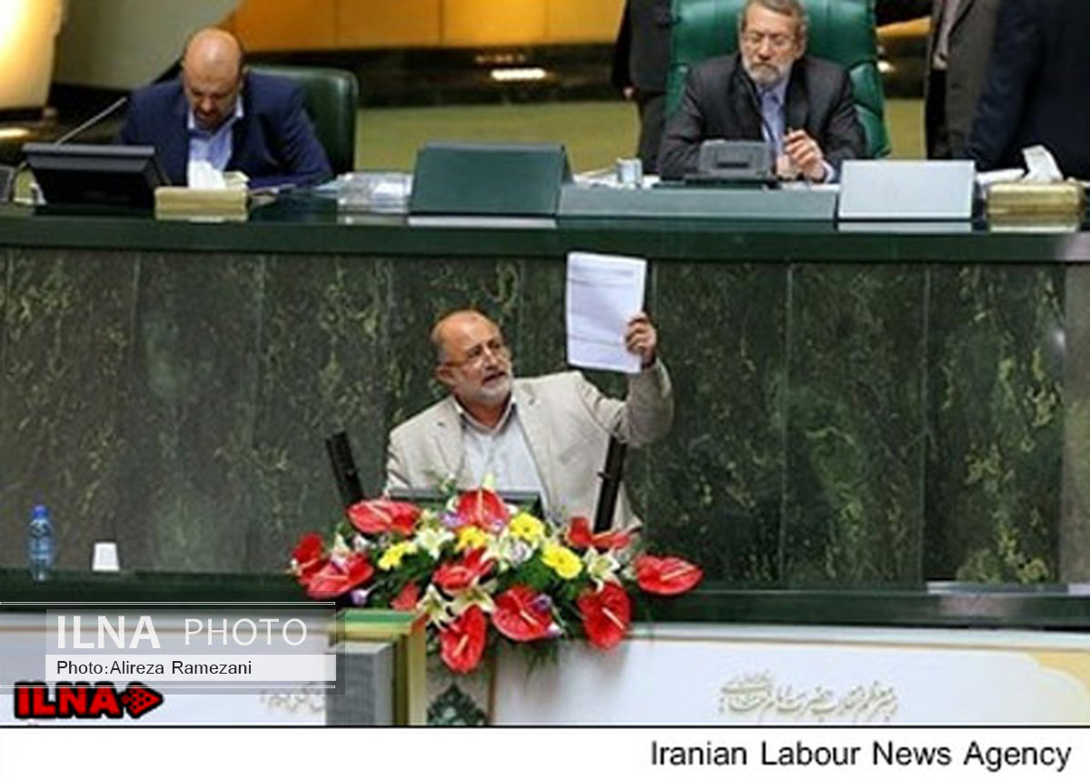 مسئولان وزارتخانه پشت سر آقای فانی حرف می‌زنند
