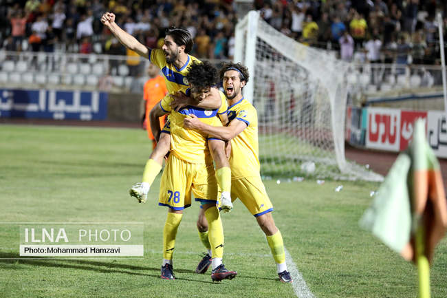 دیدار تیم های فوتبال فجرشهیدسپاسی شیراز وپارس جنوبی جم