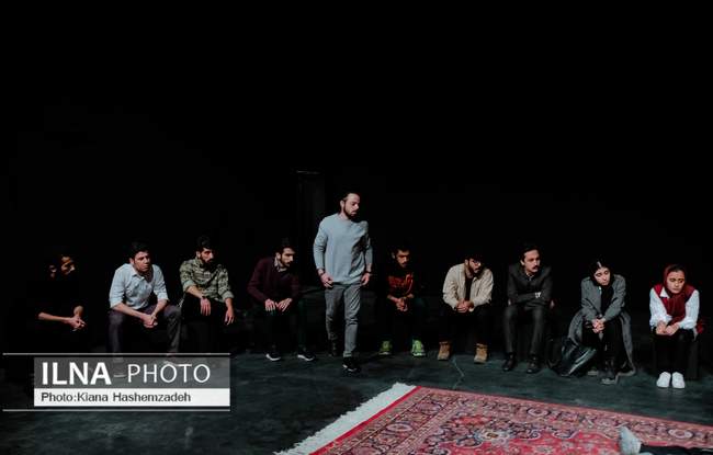 نهنگ درمشهد به روی صحنه رفت 