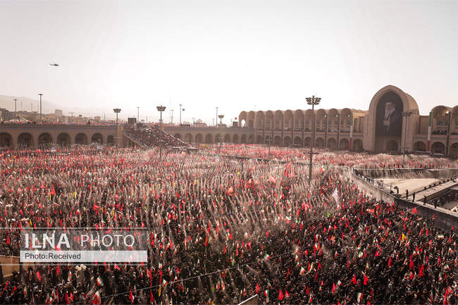 اقامه نماز بر پیکر رهبر شهید انقلاب با حضور جمعی از مسئولان، کارگزار�