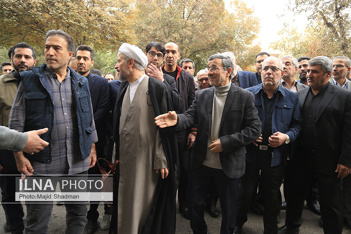  تشییع مرحومه مغفوره «زرین احمدی نژاد»