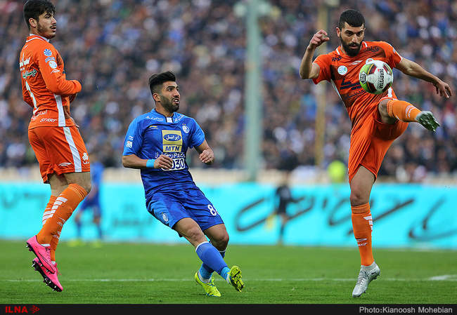 دیدار تیم های فوتبال استقلال تهران و سایپا