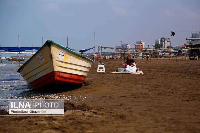 مسافران بدون توجه به وضعیت قرمز کرونایی در ساحل مازندران‎