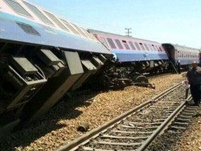 خروج قطار باری از ریل در مسیر سمنان - تهران/ 3 نفر مصدوم شدند