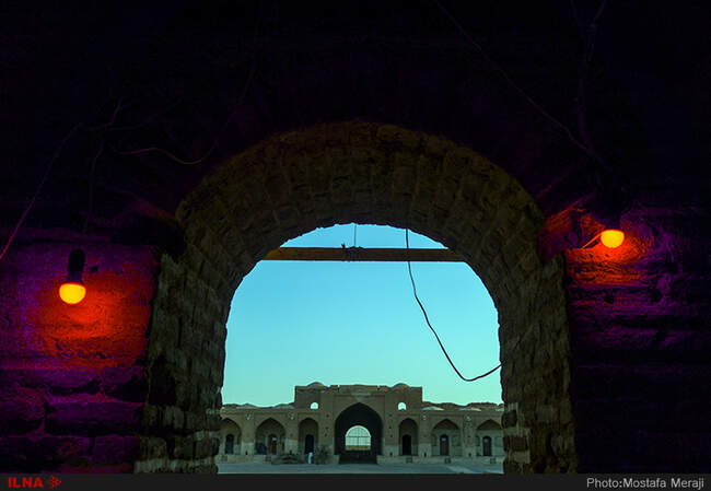 نماهای شبانه کاروانسرای ساسانی دیرگچین