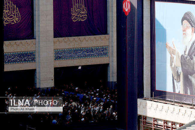 اقامه نماز بر پیکر رهبر شهید انقلاب در مصلای تهران / 7
