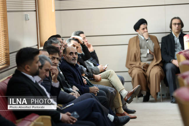 نشست صمیمی اعضای ستاد انتخاباتی دکتر پزشکیان با استاندار قزوین