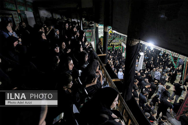 آیین عزاداری شب عاشورا در حسینیه تاریخی تکیه شش ناو تفرش