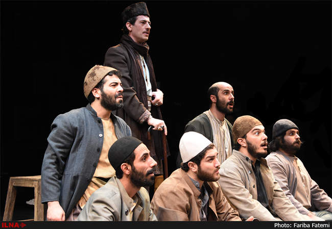 نمایش بوقلمون در تهران به روی صحنه رفت