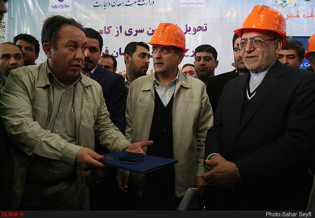 تحویل نخستین سری از کامیون های ولوو در طرح نوسازی خودروهای فرسوده با حضور وزیر صنعت