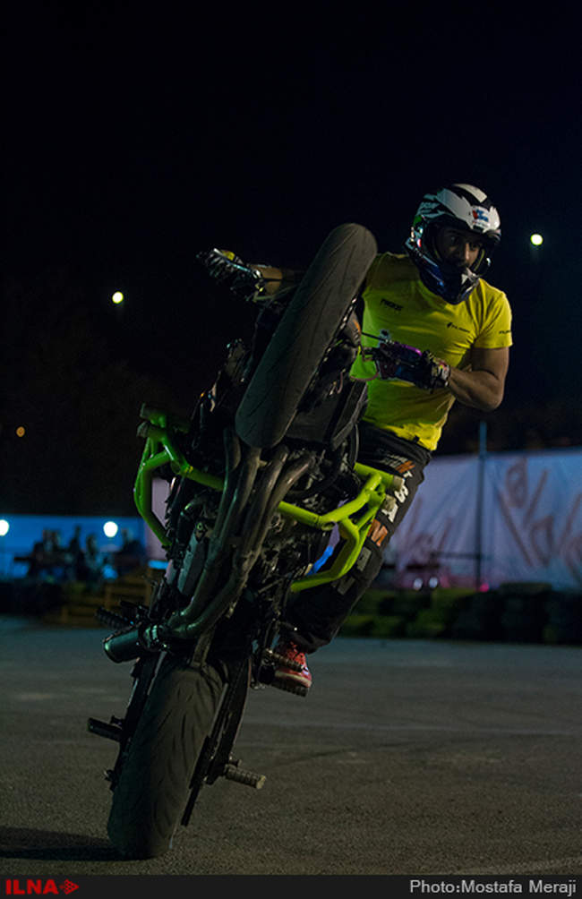 حرکات نمایشی انفرادی موتور ریس توسط سامان قنبرزاده قهرمان آسیا در پا