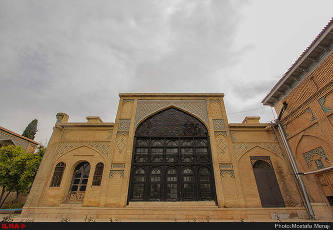 آرامگاه خواجه حافظ شیرازی شاعر بلند آوازه پارسی گوی