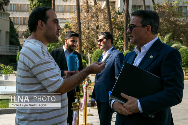 حاشیه جلسه هیات دولت - ۷ آبان