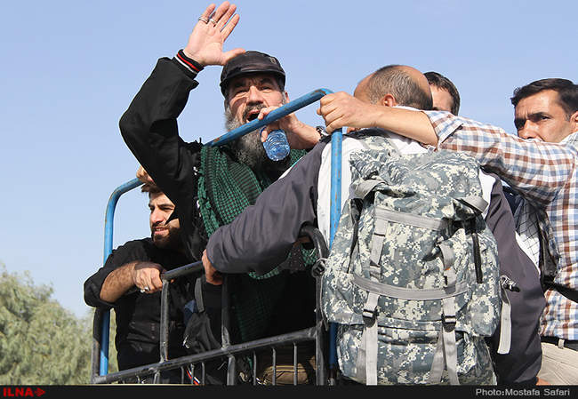 راهپیمایی زائران اربعین حسینی از خط مرزی مهران به سمت کربلا/3
