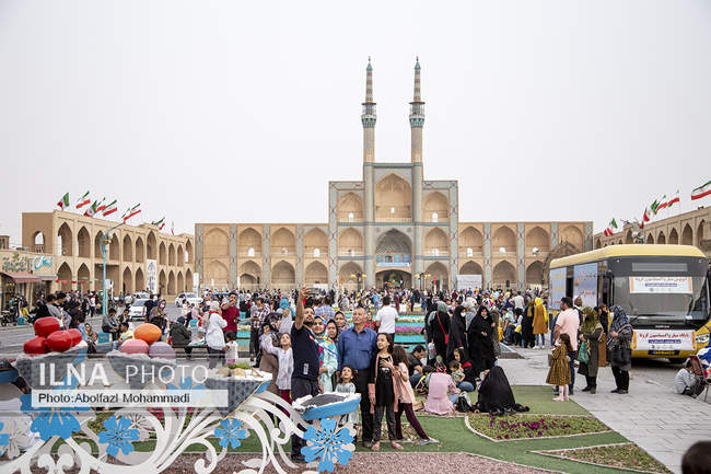 گردشگران نوروزی در مجموعه تاریخی امیرچقماق