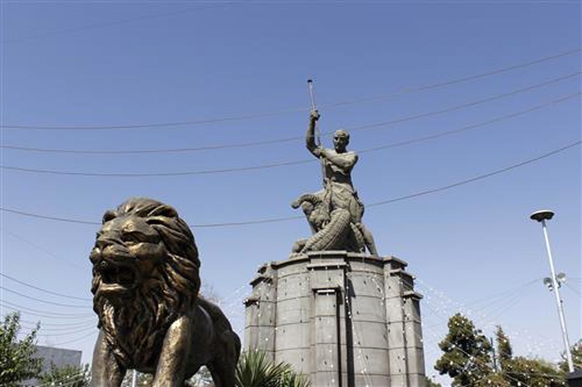 بی‌توجهی شهرداری به نظرات اعضای شورا در عدم تخریب مجسمه شیرهای ۸۵ ساله میدان حر/ با بی‌ارزش تلقی کردن مجسمه‌ها مخالفیم