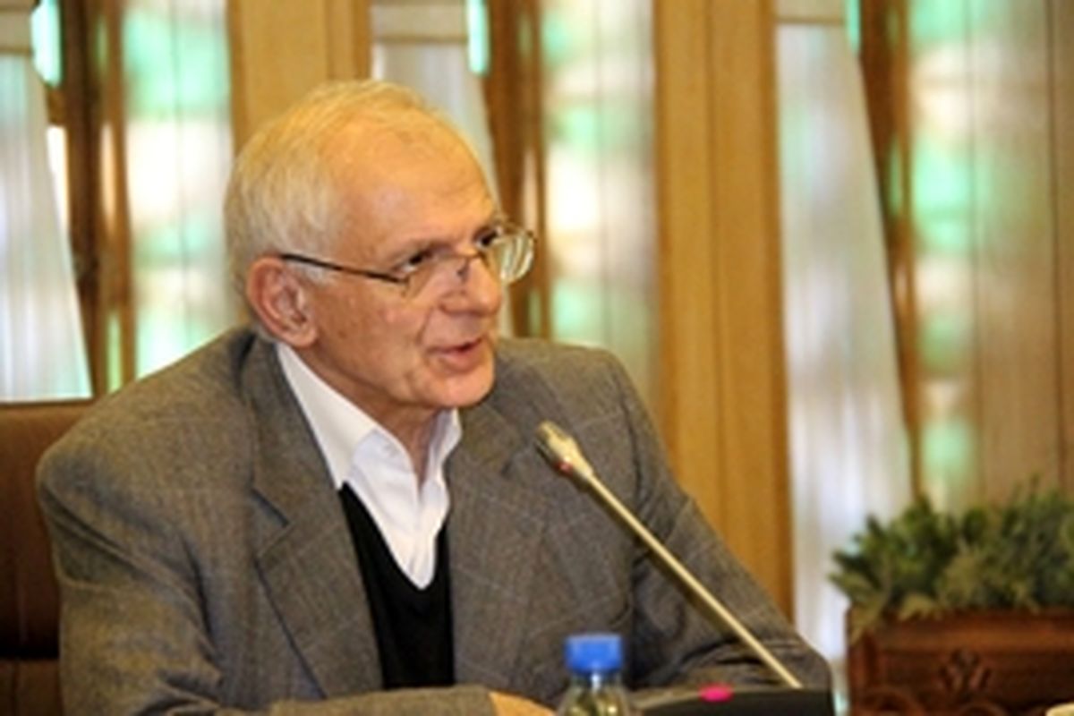 سیاستگذاری بخش صادرات و واردات توسط دولت باید به دور از افراط و تفریط باشد