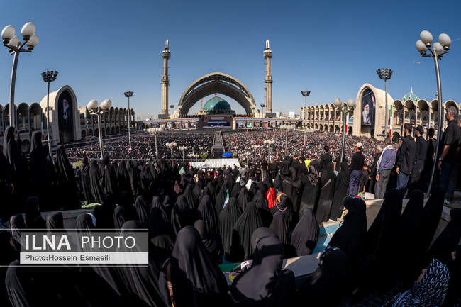 اقامه نماز بر پیکر رهبر شهید انقلاب در مصلای تهران/ 8