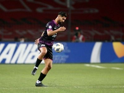 ویدیو: ضربه سر خطرناک رضا اسدی روی دروازه‌ الهلال 