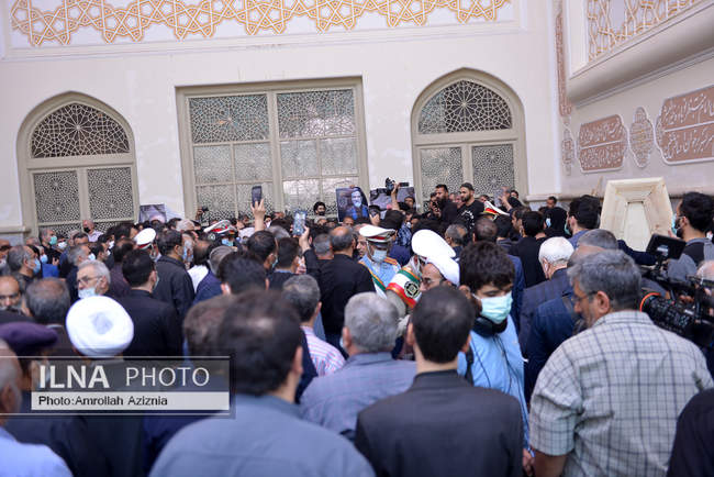 خاکسپاری پیکر حجت الاسلام سید محمود دعایی در حرم امام خمینی (ره) 