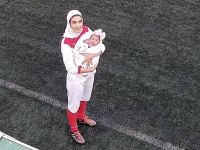 ویدیو: ستاره تیم ملی و دخترش در هند سوژه عکاسان در جام ملت های آسیا  