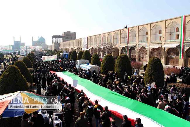 حضورحماسی مردم اصفهان در راهپیمایی ۲۲بهمن 