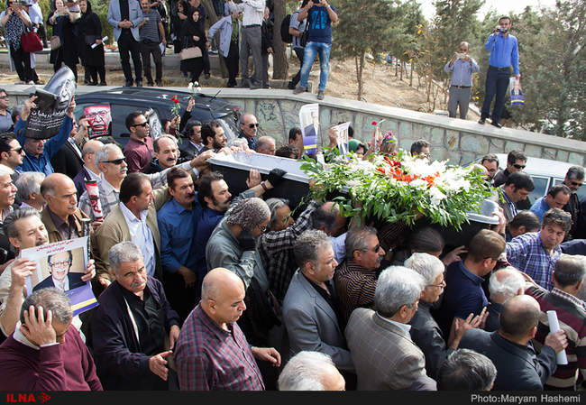 تصاویر مراسم تشییع پیکر علی‌اشرف درویشیان در بهست سکینه