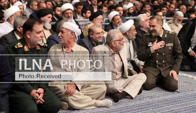 دیدار جمعی از مردم، مسئولان و مهمانان کنفرانس وحدت اسلامی با مقام مع�