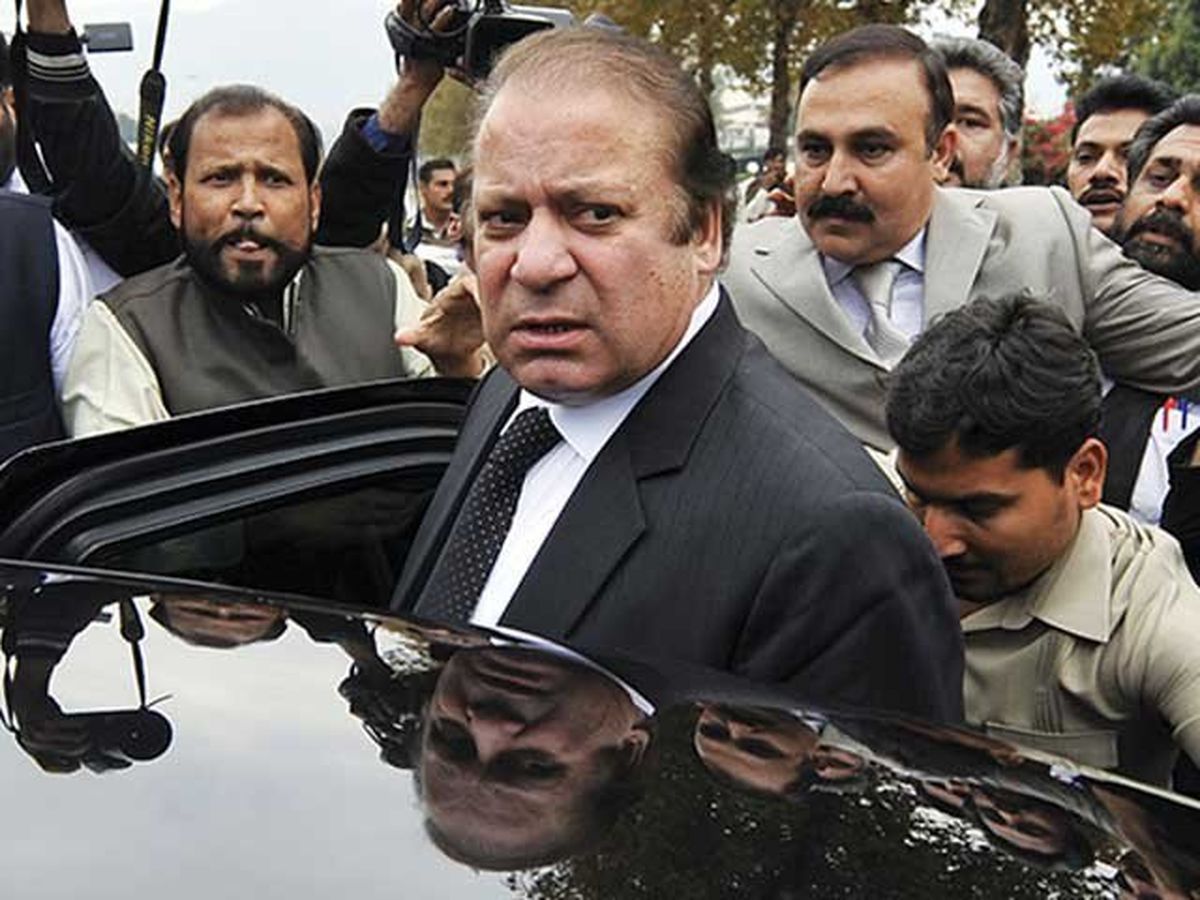 نواز شریف در دادگاه مبارزه با فساد حاضر شد