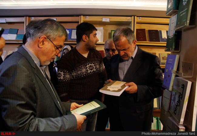 کتاب‌گردی وزیر فرهنگ و ارشاد اسلامی 