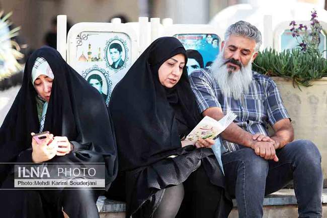 مراسم دعای عرفه در گلستان شهدای اصفهان