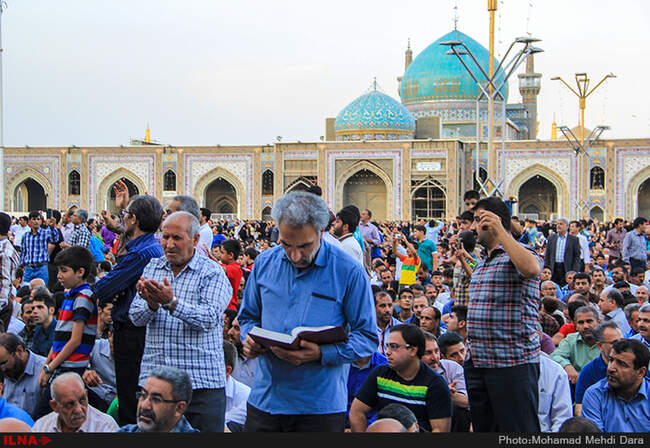 گلباران حرم مطهر امام رضا(ع)