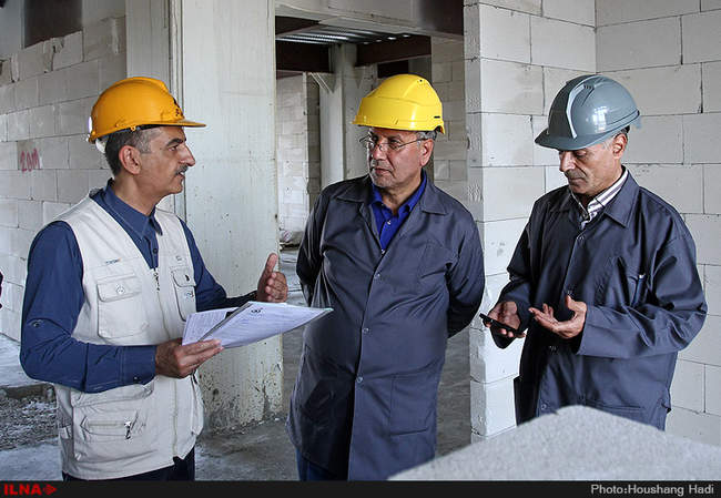 بازدید وزیر کار و دبیرکل خانه کارگر از کارگاه‌های ساختمانی استان ته