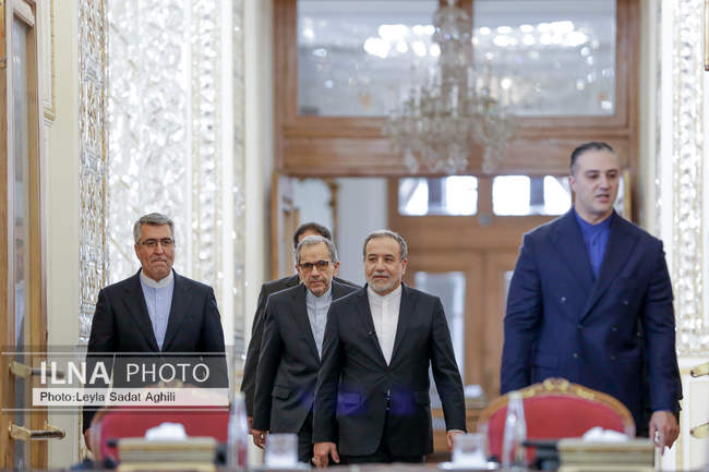 نشست وزیر امور خارجه با سفرا و نمایندگان خارجی مقیم تهران