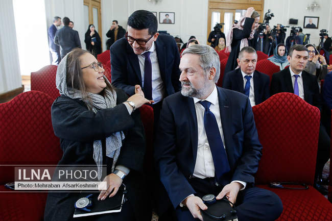 نشست وزیر امور خارجه با سفرا و روسای نمایندگی‌های خارجی مقیم تهران