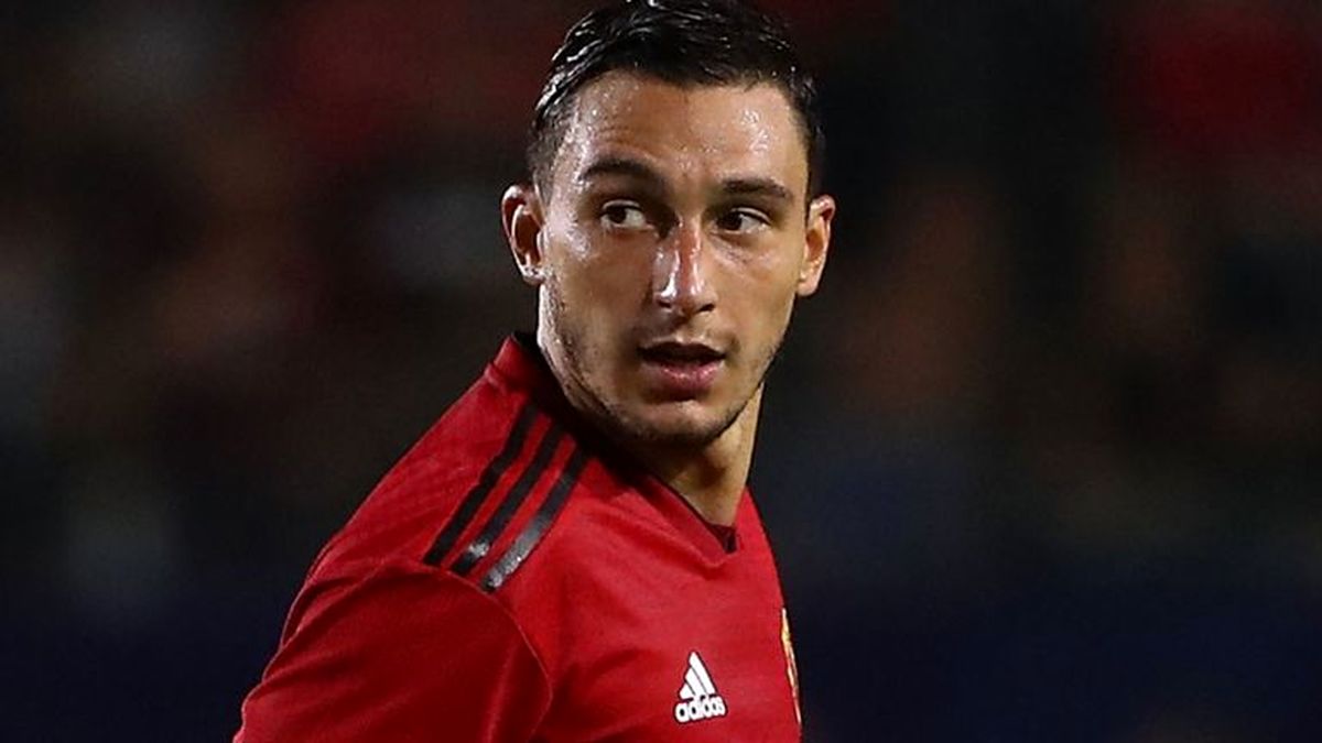مدافع منچستریونایتد در آستانه انتقال به ناپولی