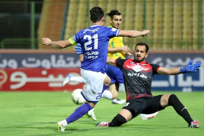 گزارش تصویری نیمه اول دیدار صنعت نفت و استقلال تهران