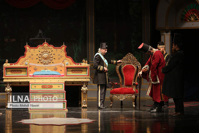 نمایش «باغ شب‌نمای ما» به کارگردانی هادی مرزبان