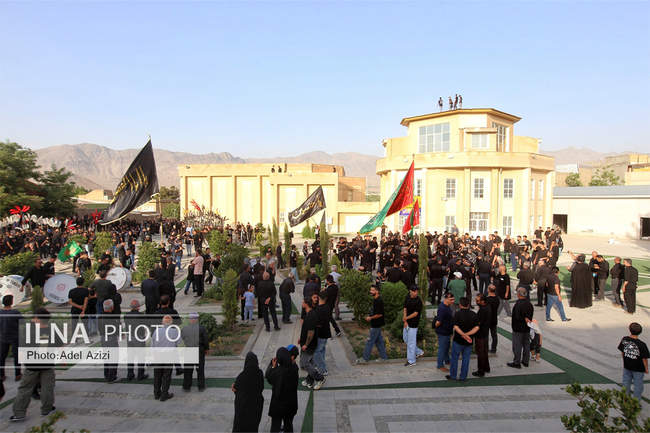 مراسم کهن نخل گردانی تفرش در عصر عاشورا