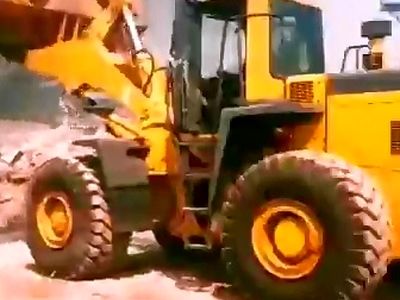وضعیت محوطه شرکت سینا در اسکله رجایی، یک هفته پس از انفجار + فیلم