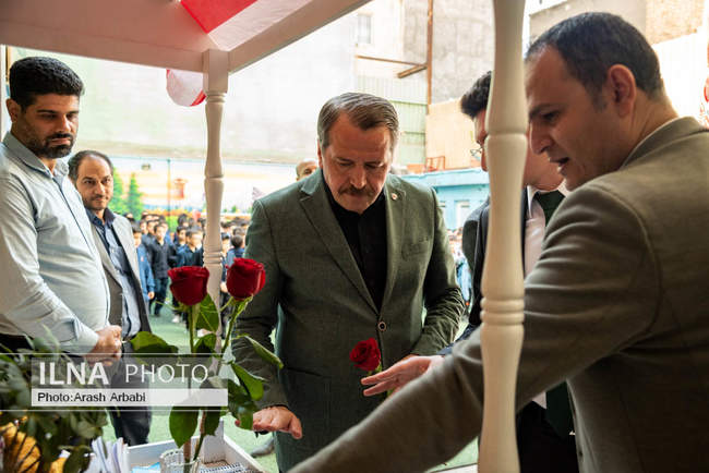 بازدید رییس کنفدراسیون اتحادیه کارمندان بخش عمومی ترکیه از دبستان ا