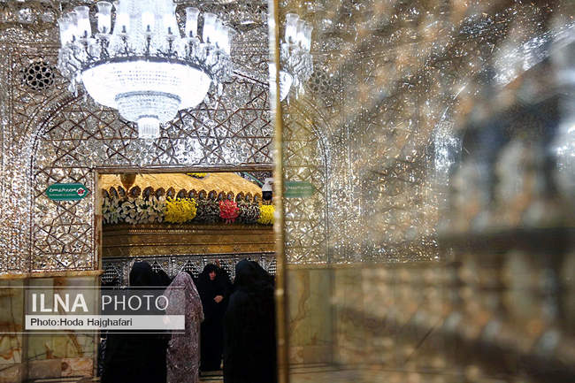 گل آرایی ضریح مطهر حضرت فاطمه معصومه 