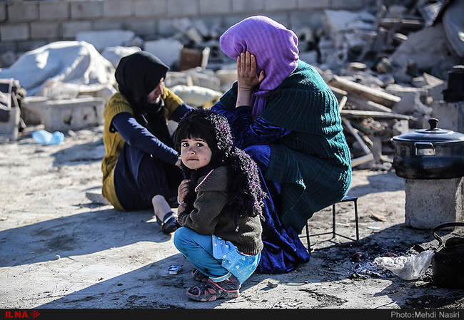 رنج مادران و زنان داغدار روستاهای زلزله‌زده کرمانشاه به روایت تصویر