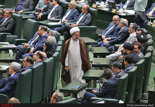 از خوش‌وبش نمایندگان با وزرا تا تجمع در جایگاه هیات رئیسه